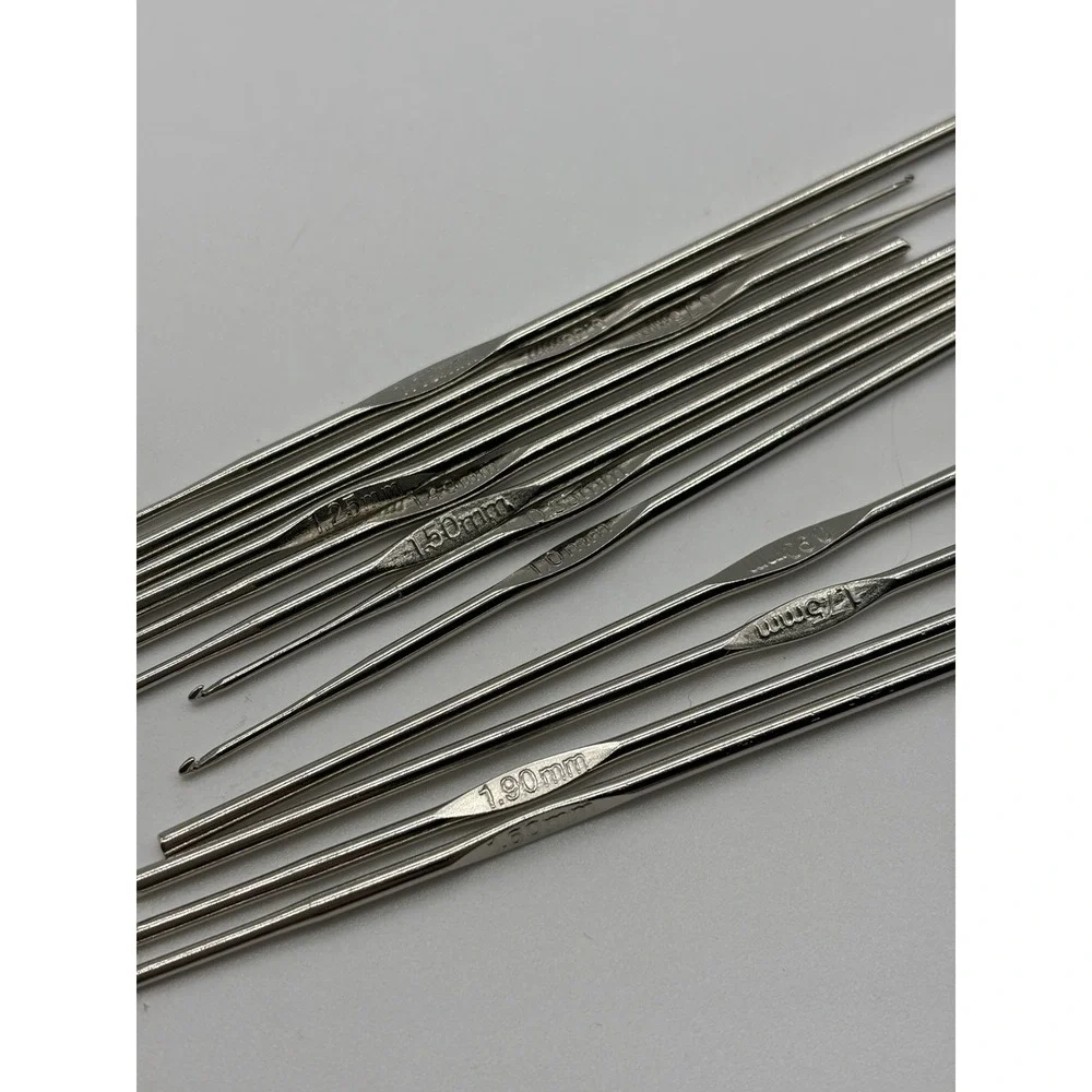Lot Of 12 Steel  Single Hook Crochet‎ Needles Various Sizes